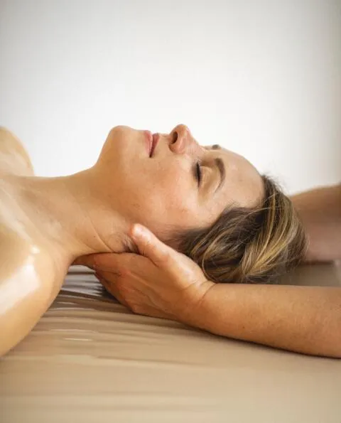 Ayurvedic neck massage treatment